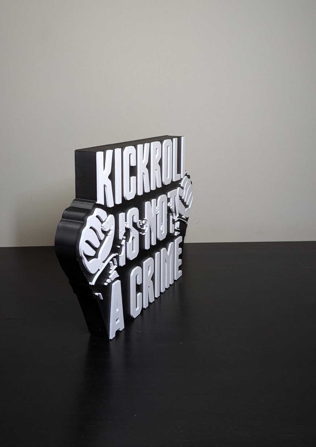 Decoración Kickroll is not a crime