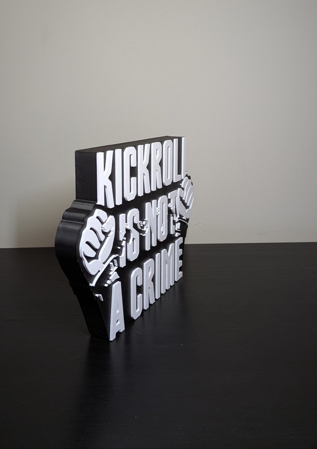 Decoración Kickroll is not a crime