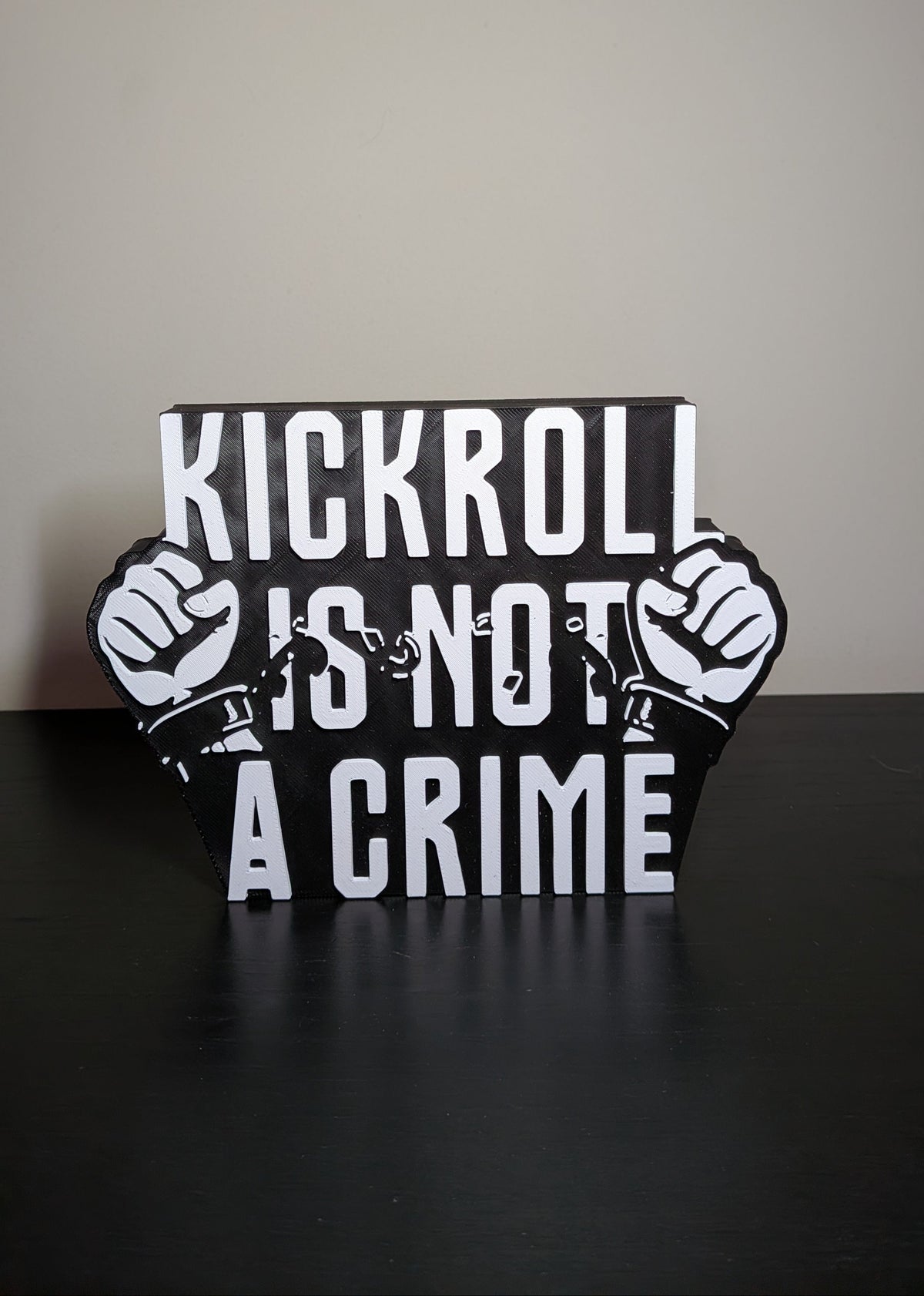 Decoración Kickroll is not a crime